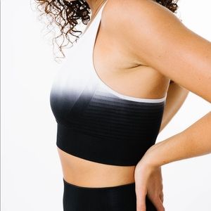 Zyia Black and White Ombre Donut Performance Bra